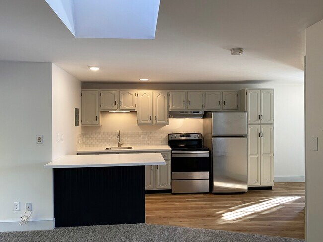 Kitchen with skylight - 10 Oakwood Rd