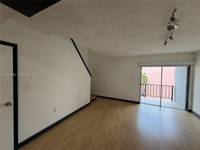 Foto del edificio - 399 NW 72nd Ave