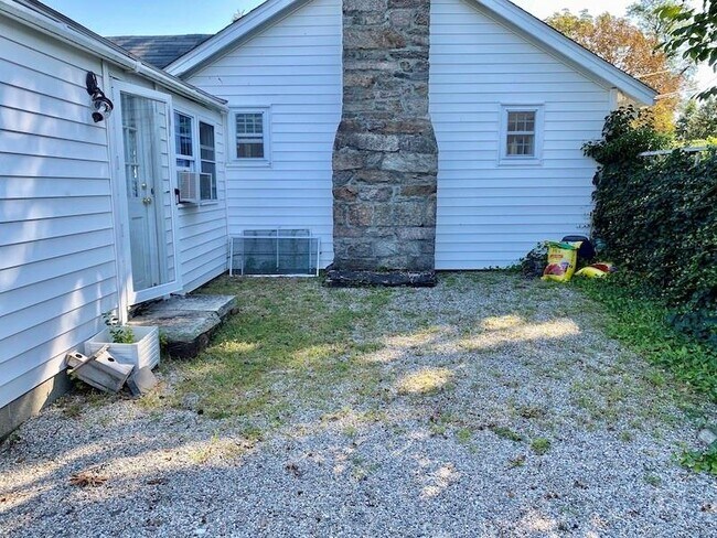 Building Photo - 495 Congdon Hill Rd
