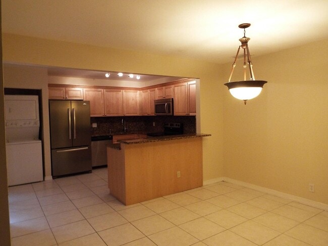 Building Photo - 1567 Shaker Cir