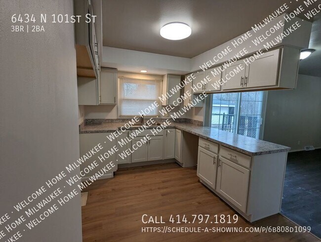 Foto del edificio - 3 Bedroom & 1.5 Bathroom Townhome off of M...