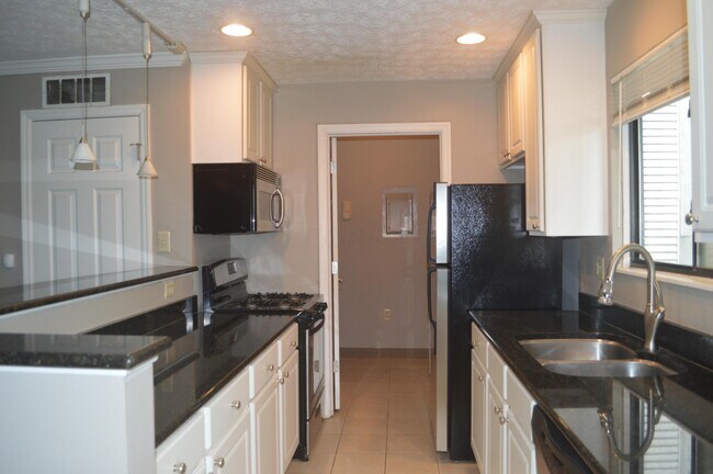 Foto del edificio - 2744 Greystone Dr