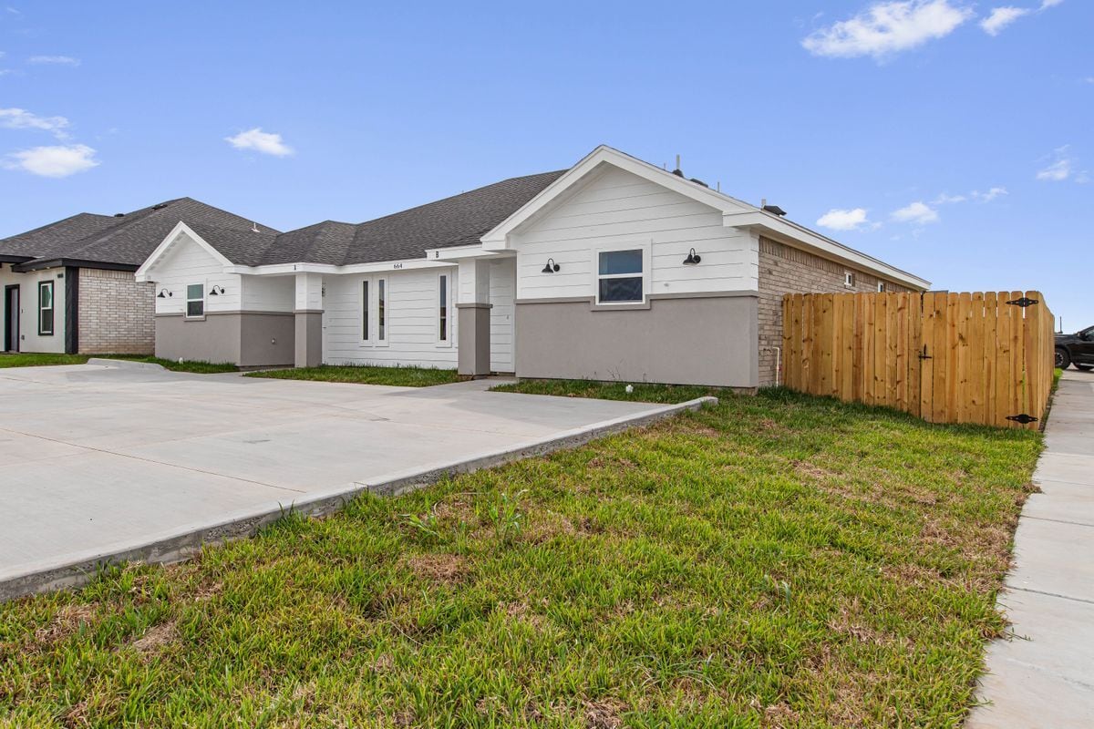Foto principal - 664 Marrs Ave