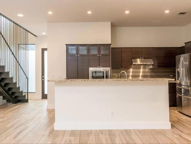 Building Photo - 1907 W 30th St