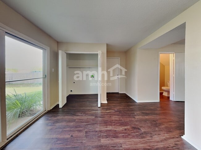 Building Photo - 115 Karrie Dr