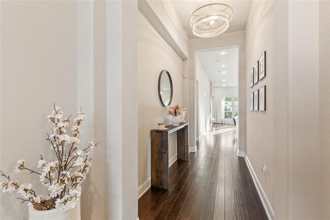 Foto del edificio - 11905 Deering Pl