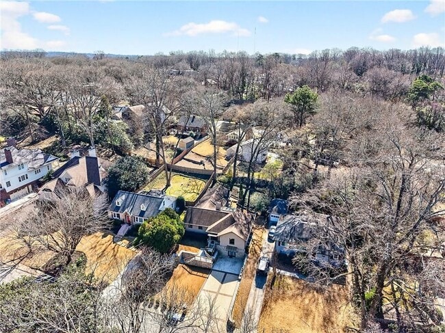 Foto del edificio - 1319 Chalmette Dr NE