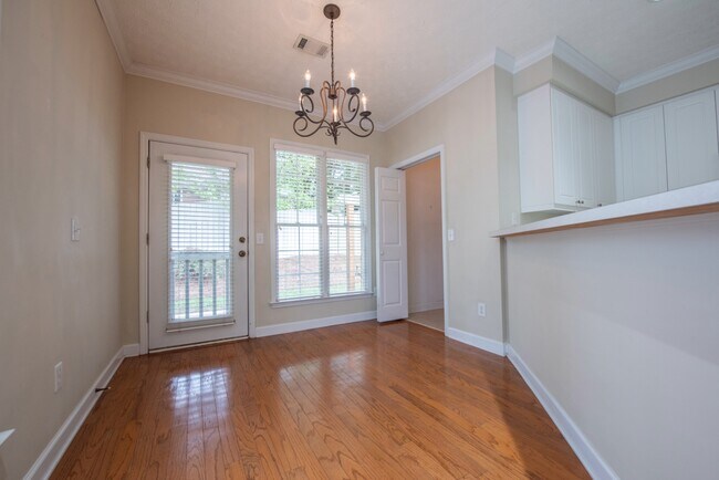 Foto del edificio - 1613 Over Cup Cir