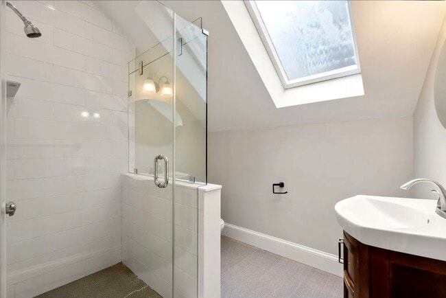 Ensuite Bathroom - 129 Sutherland Rd