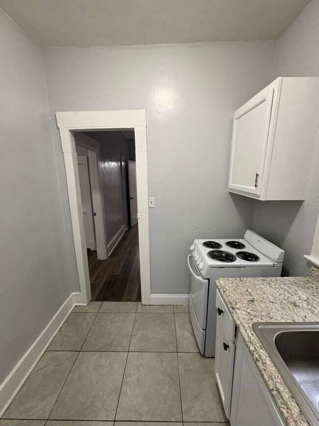 Photo - 140 E 5th St Apartment