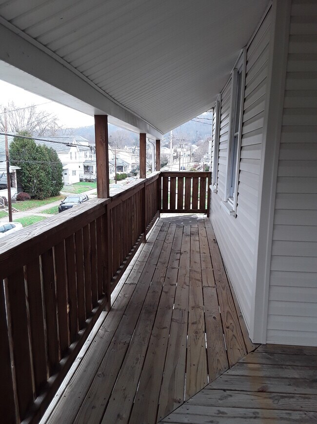 2 Elm Ave Unit 2.5 Elm, Moundsville, WV 26041 Apartments in