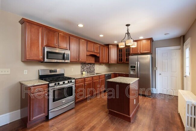 Foto del edificio - 347 Hudson Ave