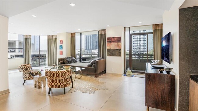 Foto del edificio - 14 Greenway Plaza