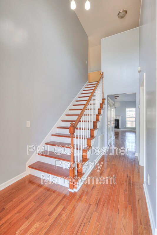 Building Photo - 904 Creekedge Ct