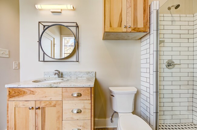 Baño - 1511 Walnut St