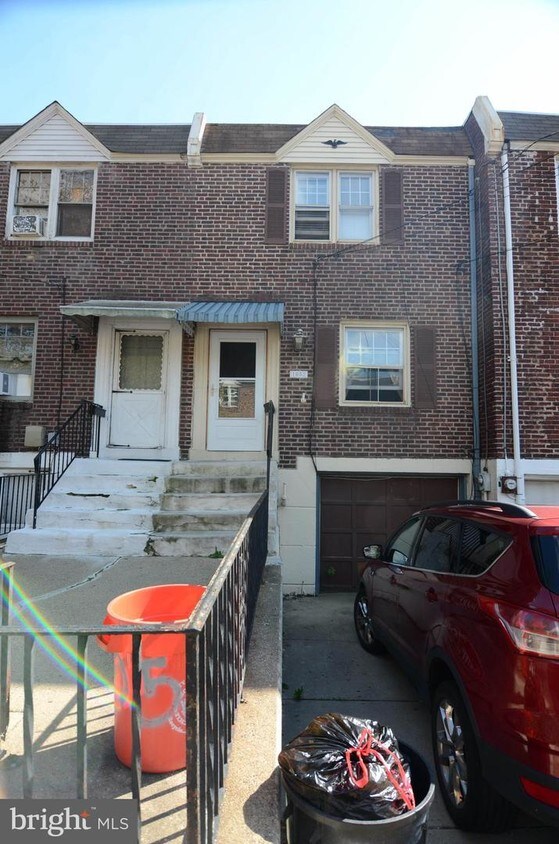 Primary Photo - 1052 S Merrimac Rd