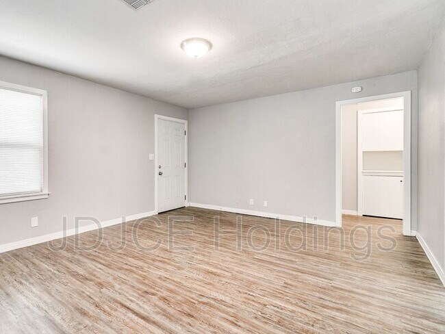 Foto del edificio - 536 E Northrup Dr