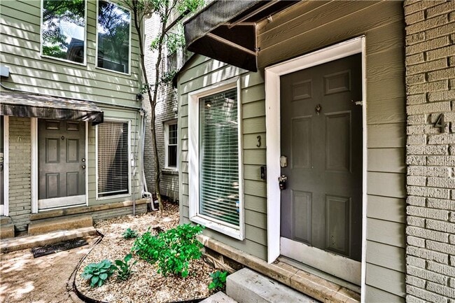 Foto del edificio - 864 Charles Allen Dr NE