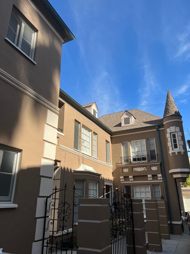 Foto del edificio - 648 Burnside Ave