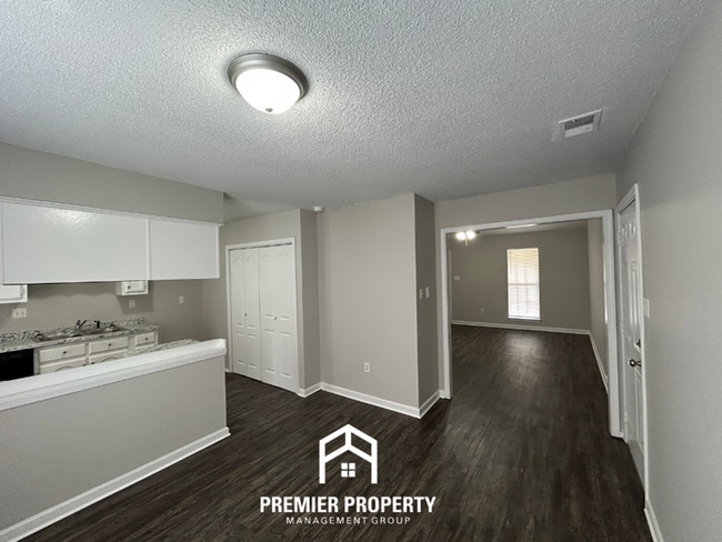 Foto del edificio - 3760 Ivanhoe Dr