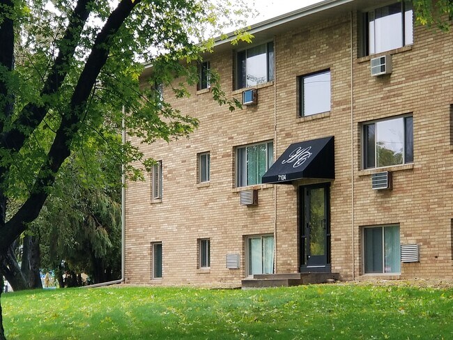 Building Photo - Hidden Creek