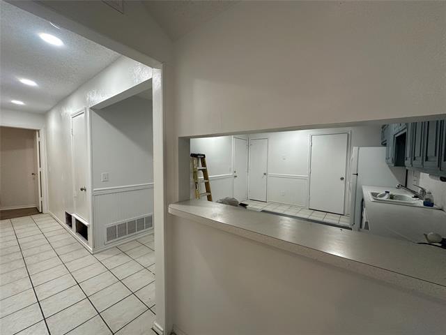 Building Photo - 1104 University Dr