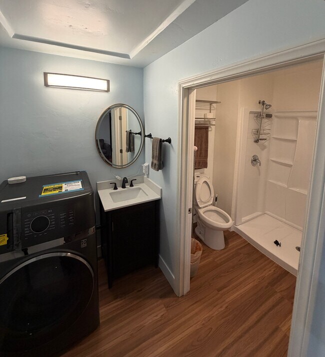 Foto del edificio - 215 Willie James Jones Ave