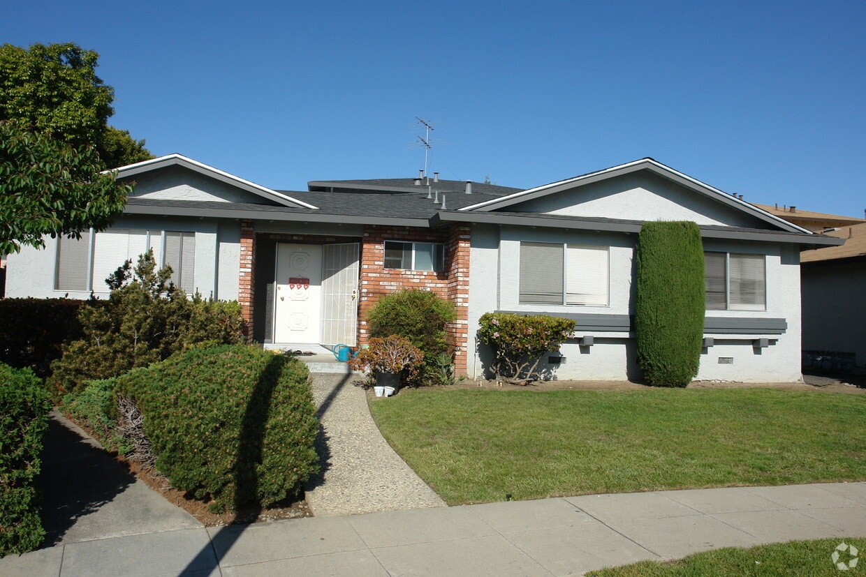 Building Photo - 615 Bolton Ct