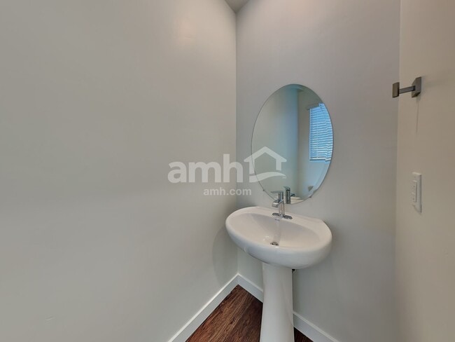 Building Photo - 1268 W Mahogany St