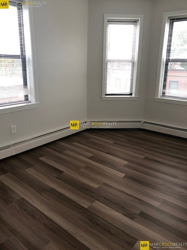 Building Photo - 25 Saint Stephen St