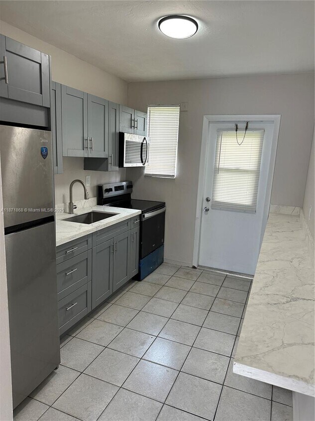 Foto principal - 4210 SW 25th St