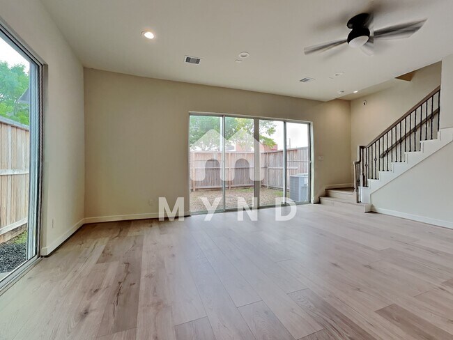 Building Photo - 10418 Executive Lake Dr