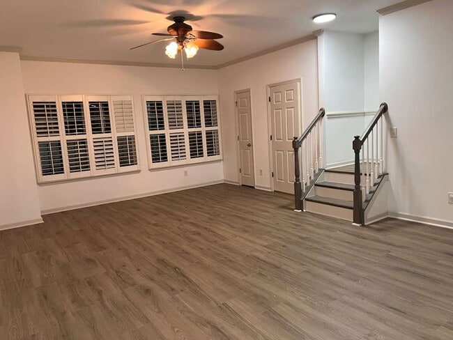 Building Photo - 132 Darley Dale Loop