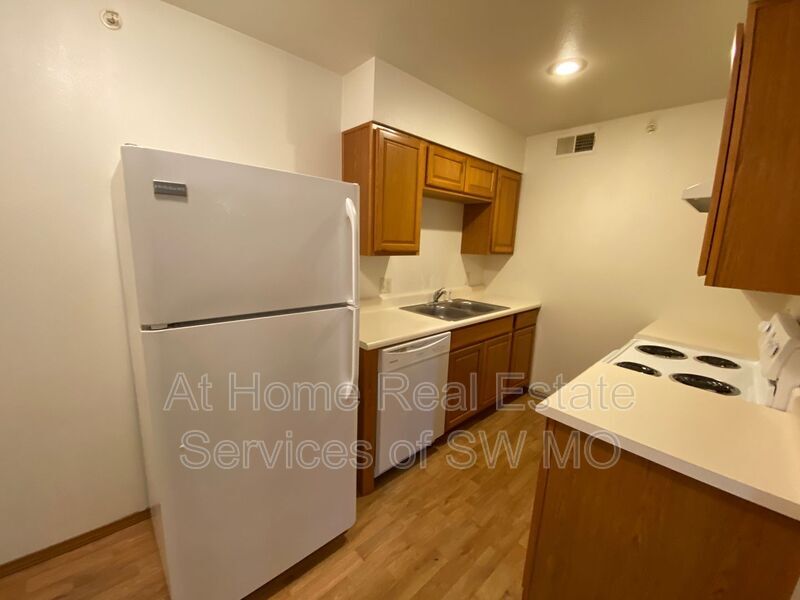Primary Photo - 750 S Campbell Ave