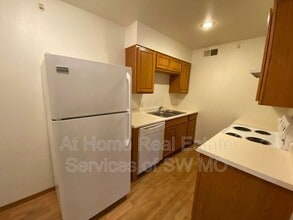 Building Photo - 750 S Campbell Ave