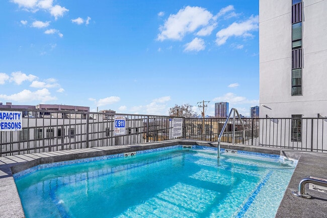 Hot tub with Amazing View - 144 South Apartments