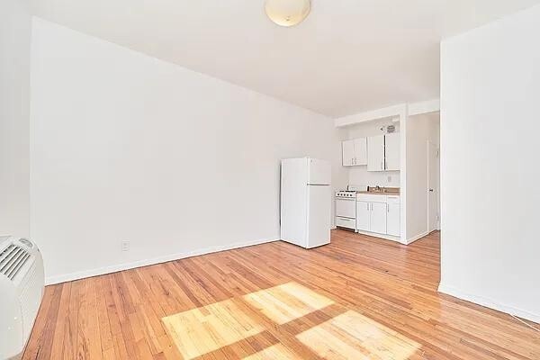 Building Photo - 317 W 29th St