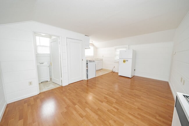 Photo - Royal Annex Apartment