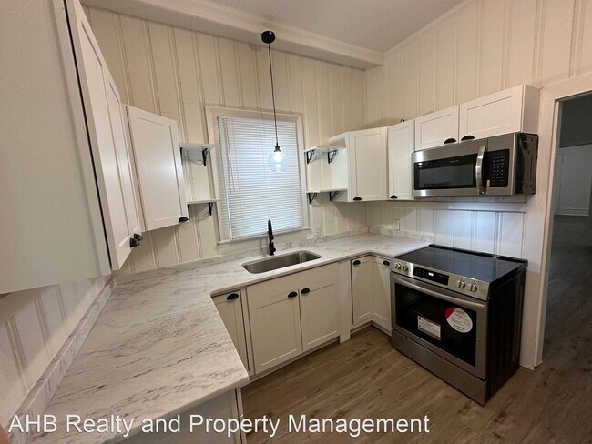 Building Photo - 2 br, 1 bath House - 310 Union Ave