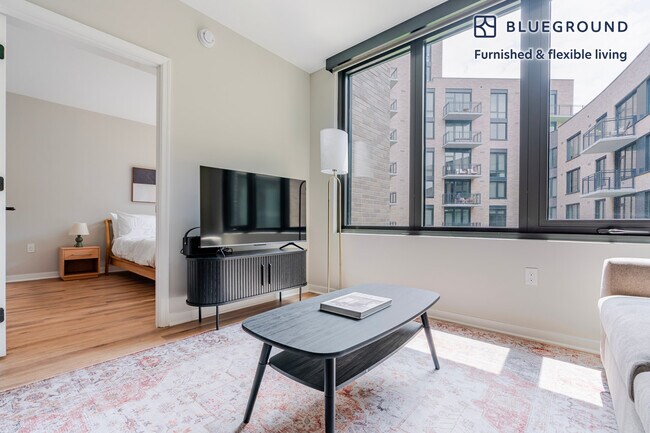 Foto del edificio - 3275 Washington Blvd
