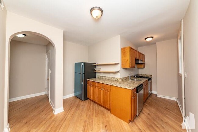 Building Photo - 2 bedroom in Winnetka IL 60093