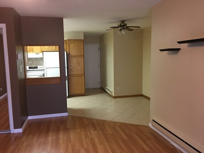 Eating Area & Kitchen - 672 Daisy Ln
