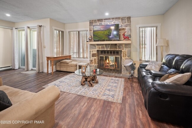 Foto del edificio - 854 Crest Pines Ln