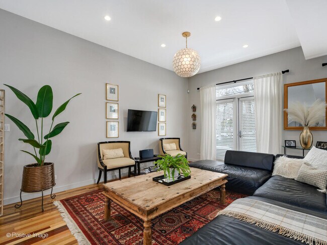 Building Photo - 1304 W Melrose St