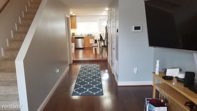 Building Photo - 1 br, 1 bath Townhome - 600 scott st