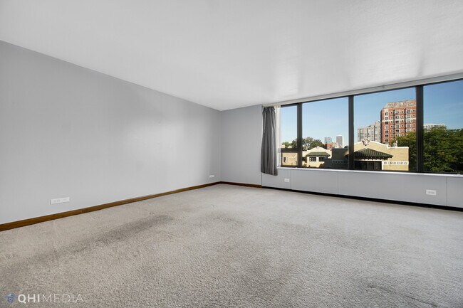 Foto del edificio - 3930 N Pine Grove Ave