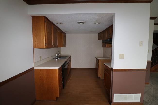 Building Photo - 413 S Kiowa Ct