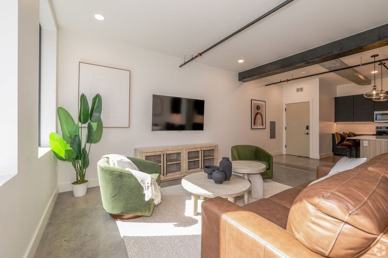 Foto principal - 120 W 3rd St