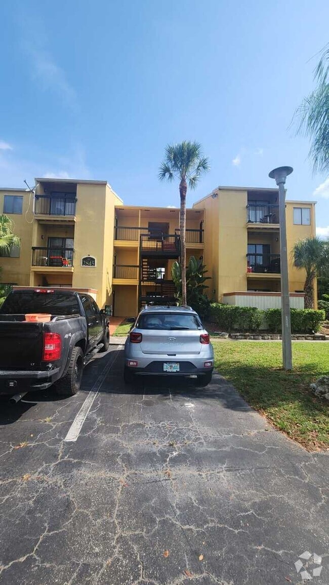 Building Photo - 2845 Winkler Ave