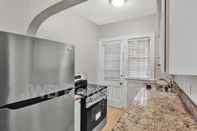 Building Photo - 1508 McDuff Ave S